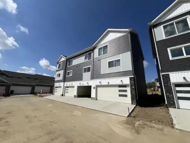 3 Bedroom Townhouse Edmonton AB 104179268