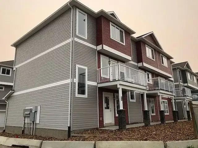 3 Bedroom Townhouse Edmonton AB 104179867