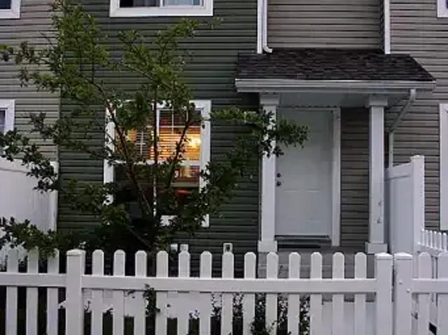 3 Bedroom Townhouse Edmonton AB 104179973