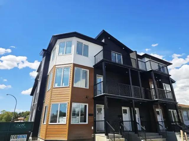 3 Bedroom Townhouse Edmonton AB 104181275