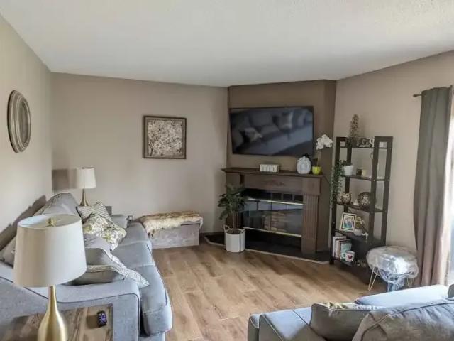 3 Bedroom Townhouse Edmonton AB 104182316