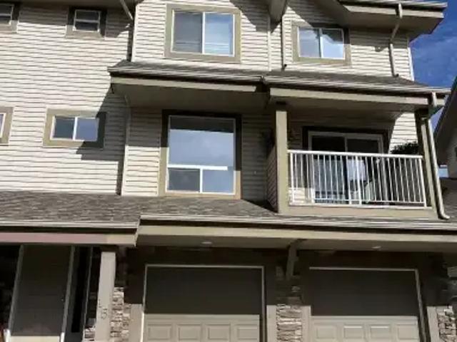 3 Bedroom Townhouse Edmonton AB 104182415
