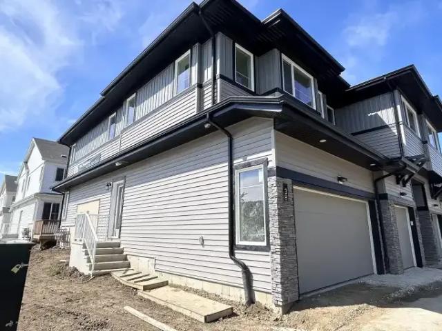 3 Bedroom Townhouse Edmonton AB 104182565