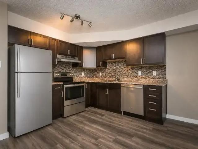 3 Bedroom Townhouse Edmonton AB 104182533