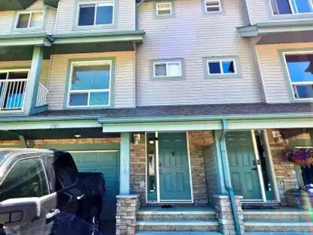 3 Bedroom Townhouse Edmonton AB 104106458