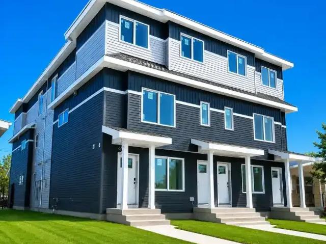 3 Bedroom Townhouse Edmonton AB 104257309