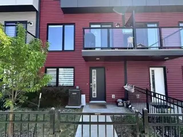 3 Bedroom Townhouse Edmonton AB 104322260
