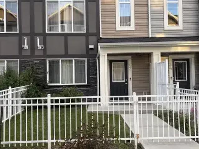 3 Bedroom Townhouse Edmonton AB 104401552