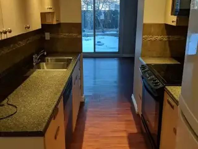 3 Bedroom Townhouse Edmonton AB 104710919