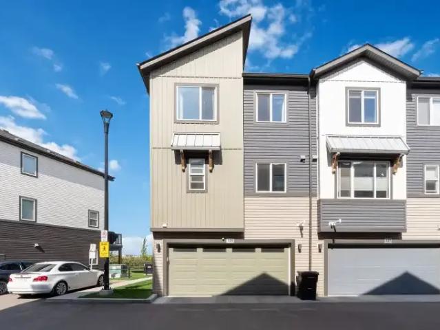3 Bedroom Townhouse Edmonton AB 104841787