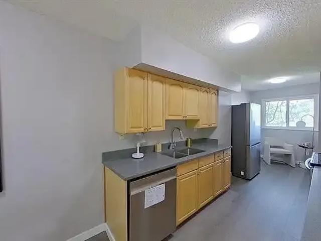 3 Bedroom Townhouse Edmonton AB 104842171