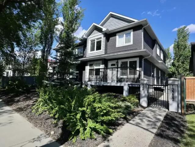 3 Bedroom Townhouse Edmonton AB 104864360