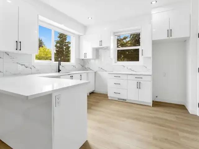 3 Bedroom Townhouse Edmonton AB 104894928