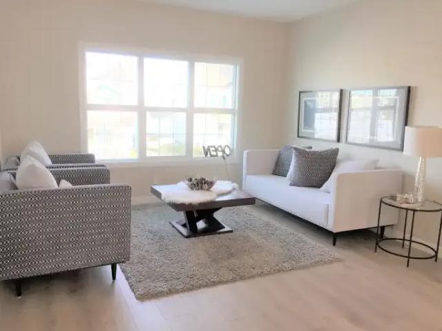 3 Bedroom Townhouse Edmonton AB 104940258