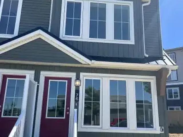 3 Bedroom Townhouse Edmonton AB 104957524