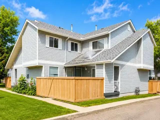 3 Bedroom Townhouse Edmonton AB 104972103