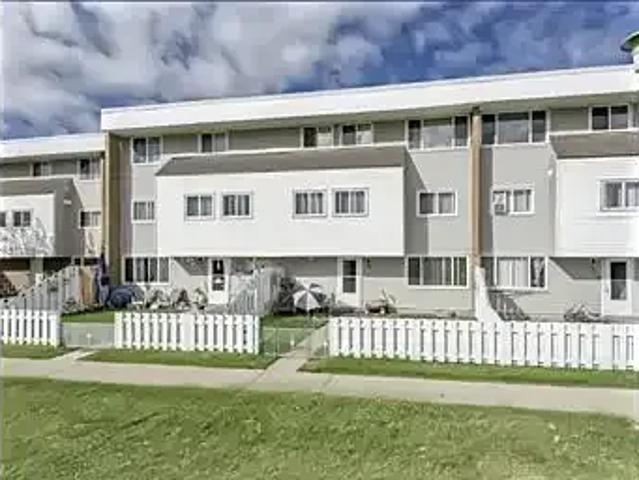 3 Bedroom Townhouse Edmonton AB 104986140