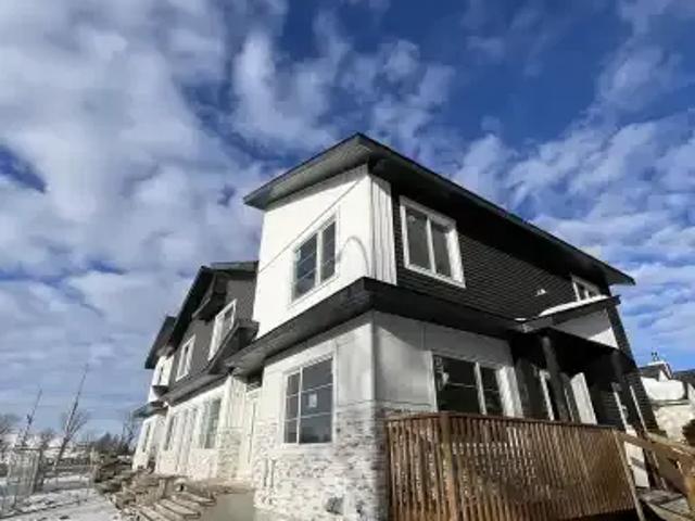 3 Bedroom Townhouse Edmonton AB 104986166