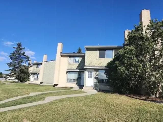 3 Bedroom Townhouse Edmonton AB 105071889