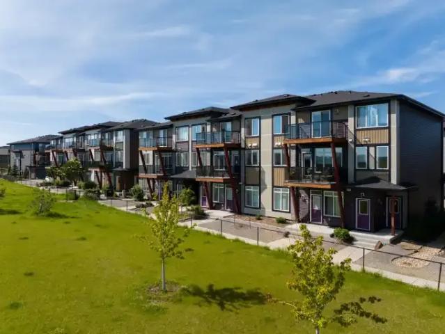 3 Bedroom Townhouse Edmonton AB 105004231