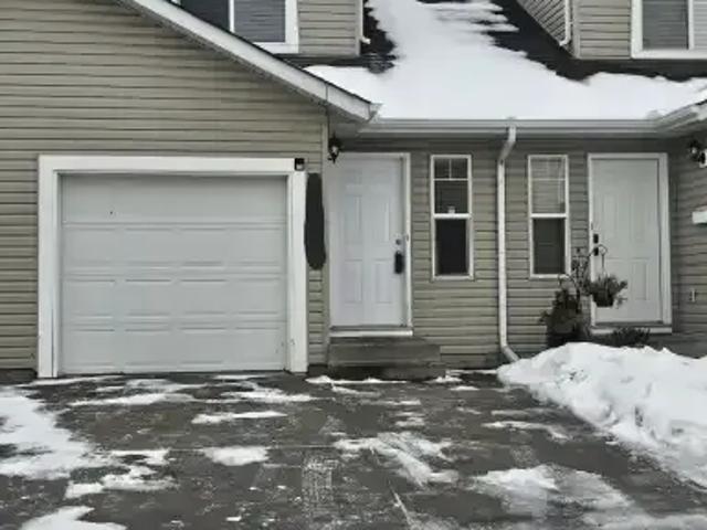 3 Bedroom Townhouse Edmonton AB 105023536