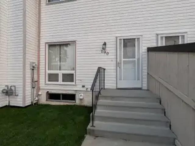 3 Bedroom Townhouse Edmonton AB 105150978