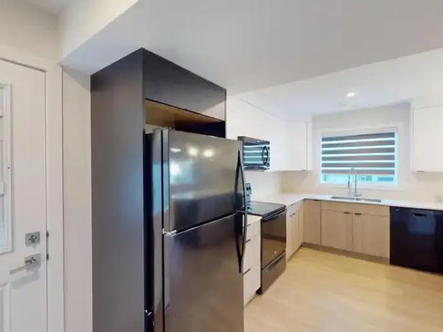 3 Bedroom Townhouse Edmonton AB 105135637