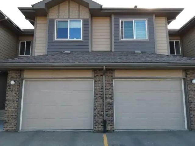 3 Bedroom Townhouse Edmonton AB 105226585
