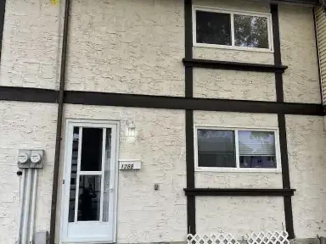 3 Bedroom Townhouse Edmonton AB 105226636
