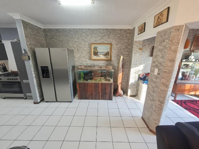 3 Bedroom Townhouse For Sale in Manaba Beach
