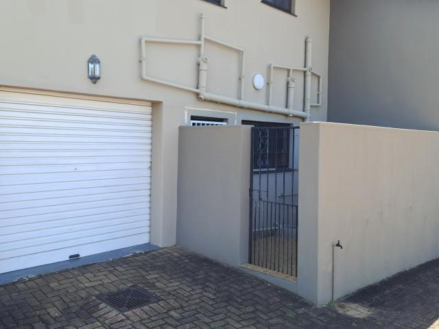 3 Bedroom Townhouse For Sale in Margate