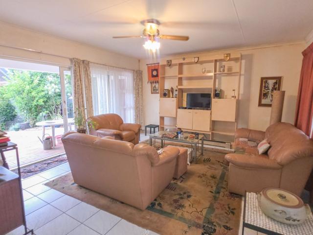 3 Bedroom Townhouse For Sale in Margate