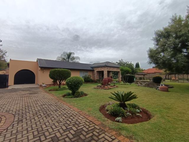 3 Bedroom Townhouse For Sale in Mayfield Park