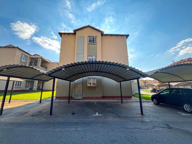 3 Bedroom Townhouse For Sale in Meredale