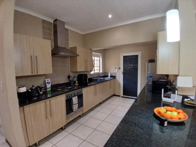 3 Bedroom Townhouse For Sale in Mooikloof Ridge