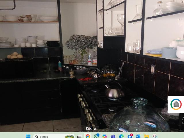 3 Bedroom Townhouse For Sale in Mondeor