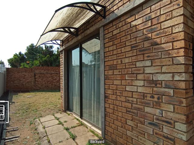 3 Bedroom Townhouse For Sale in Mondeor