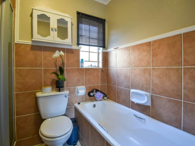 3 Bedroom Townhouse For Sale in Moreleta Park