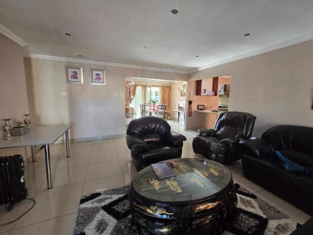 3 Bedroom Townhouse For Sale in Mount Edgecombe