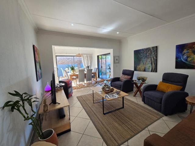 3 Bedroom Townhouse For Sale in New Market Park