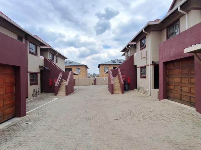 3 Bedroom Townhouse For Sale in New Market Park