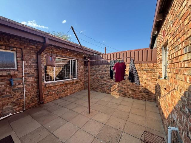 3 Bedroom Townhouse For Sale in New Park