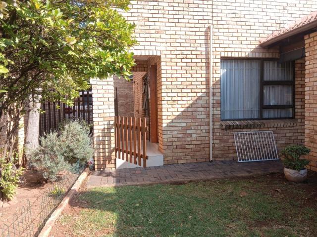 3 Bedroom Townhouse For Sale in New Redruth