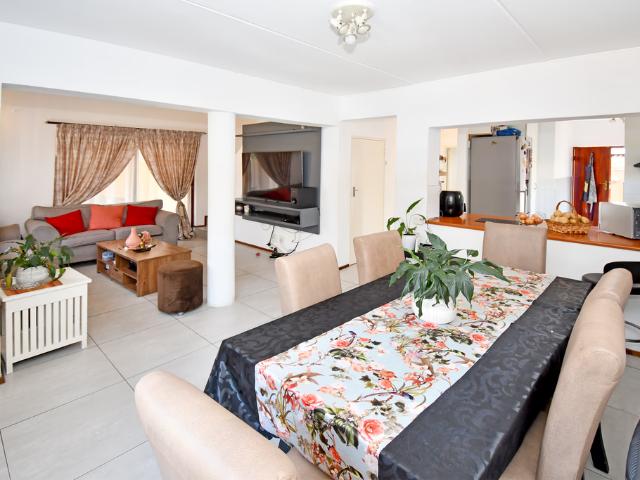 3 Bedroom Townhouse For Sale in North Riding