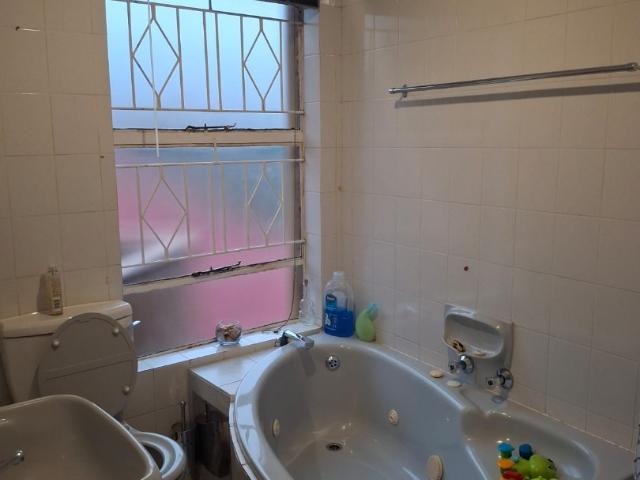 3 Bedroom Townhouse For Sale in Oakdene