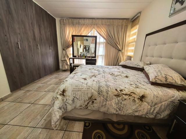 3 Bedroom Townhouse For Sale in Oakdene