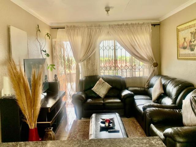 3 Bedroom Townhouse For Sale in Ormonde