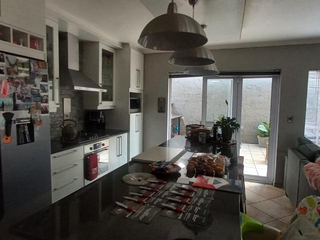 3 Bedroom Townhouse For Sale in Albemarle Ext 1