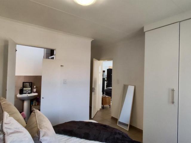 3 Bedroom Townhouse For Sale in Albertsdal