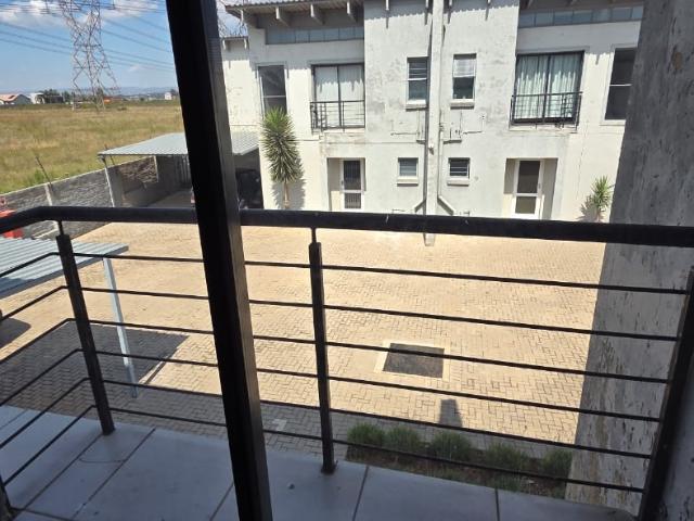 3 Bedroom Townhouse For Sale in Albertsdal
